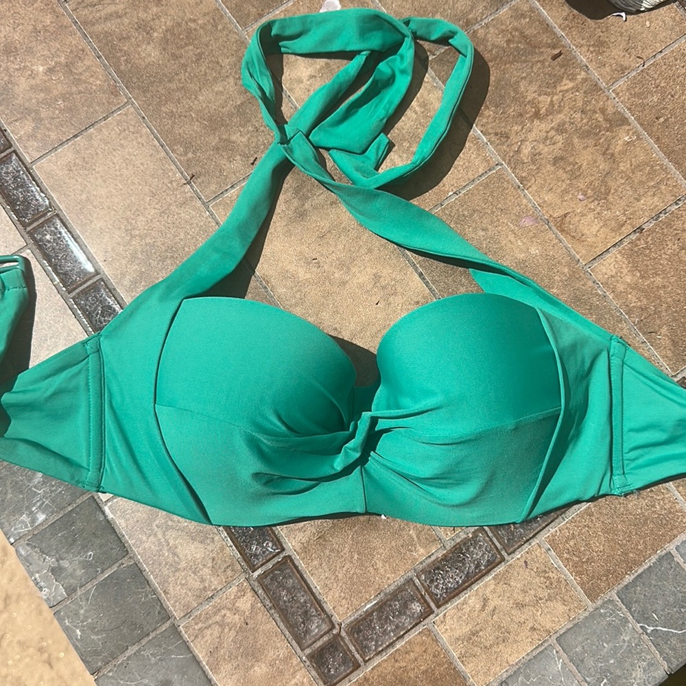 OYSHO 36C green bra top